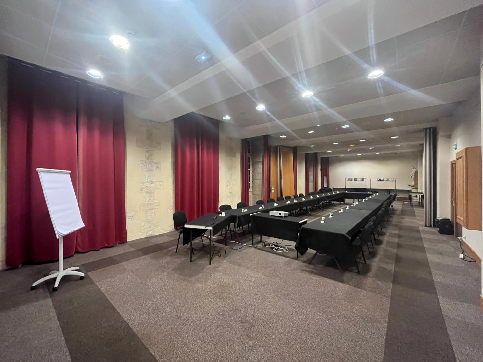 Hotellerie Saint Yves Chartres Luaran gambar